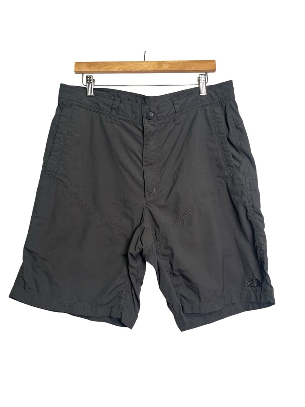 The North Face Outdoor Shorts Size 38 Black Gray 4 Pocket Hiking Camping Trails
